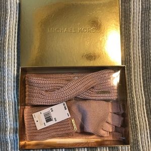 MICHAEL KORS HEADBAND & FINGERLESS GLOVES SET
